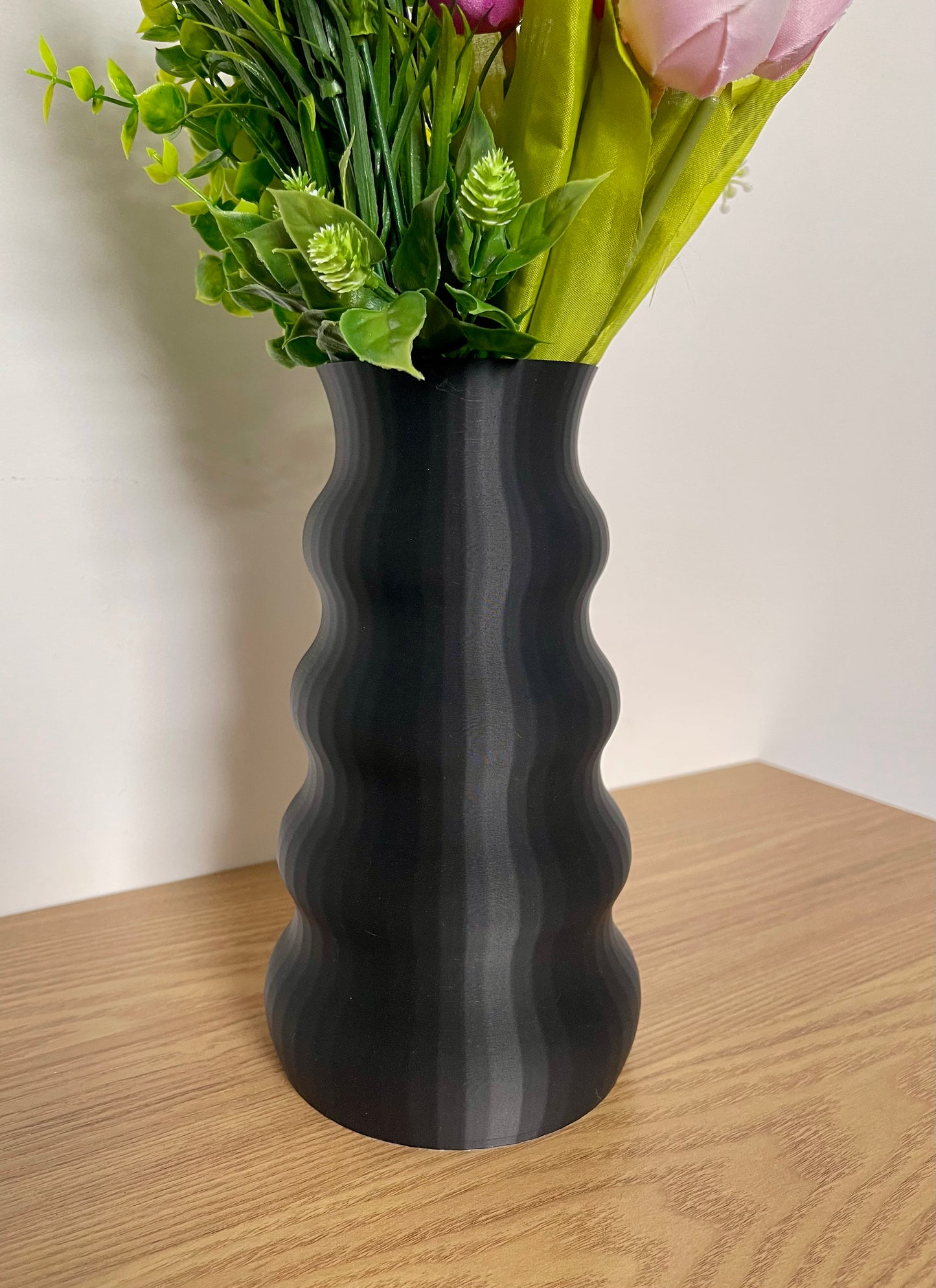 Modern 3DPrinted Vase – Minimalist Wavy Decorative Vase for Faux Flowers & Home Décor Accent, Rippled Vase Gift, Home Mantlepeice, Housewarm