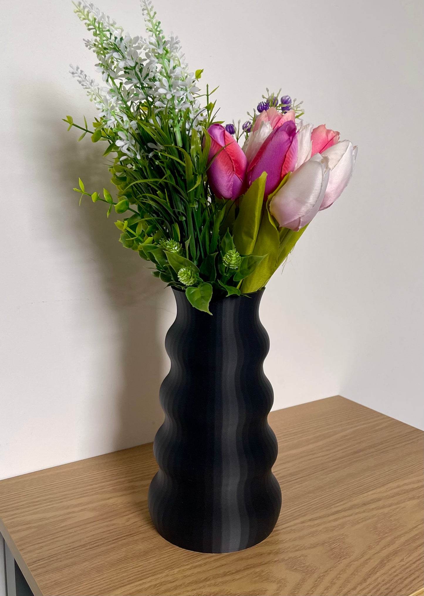 Modern 3DPrinted Vase – Minimalist Wavy Decorative Vase for Faux Flowers & Home Décor Accent, Rippled Vase Gift, Home Mantlepeice, Housewarm