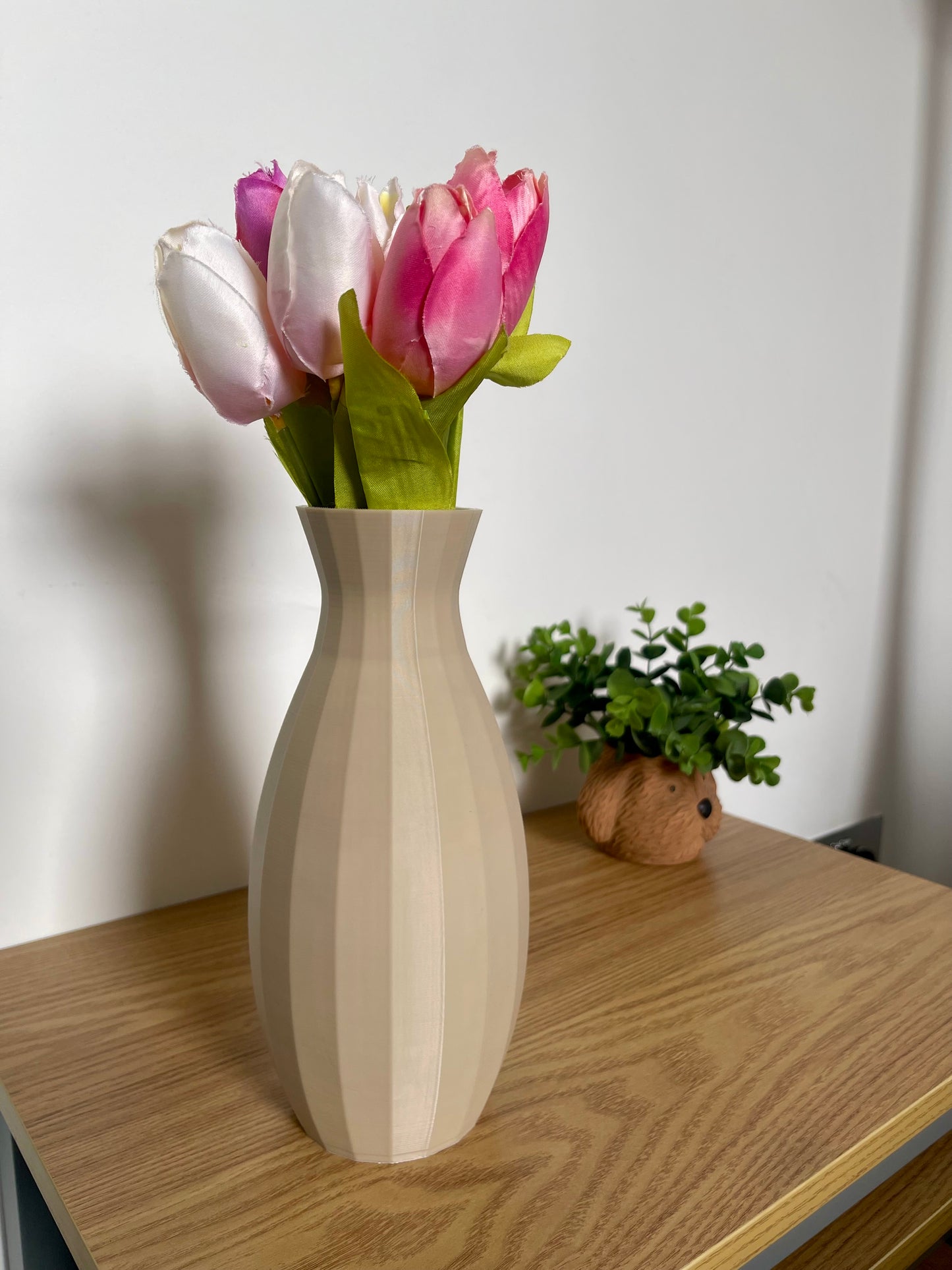 3D Printed Minimalist Vase – Ideal for Fresh Flowers or Faux Stems