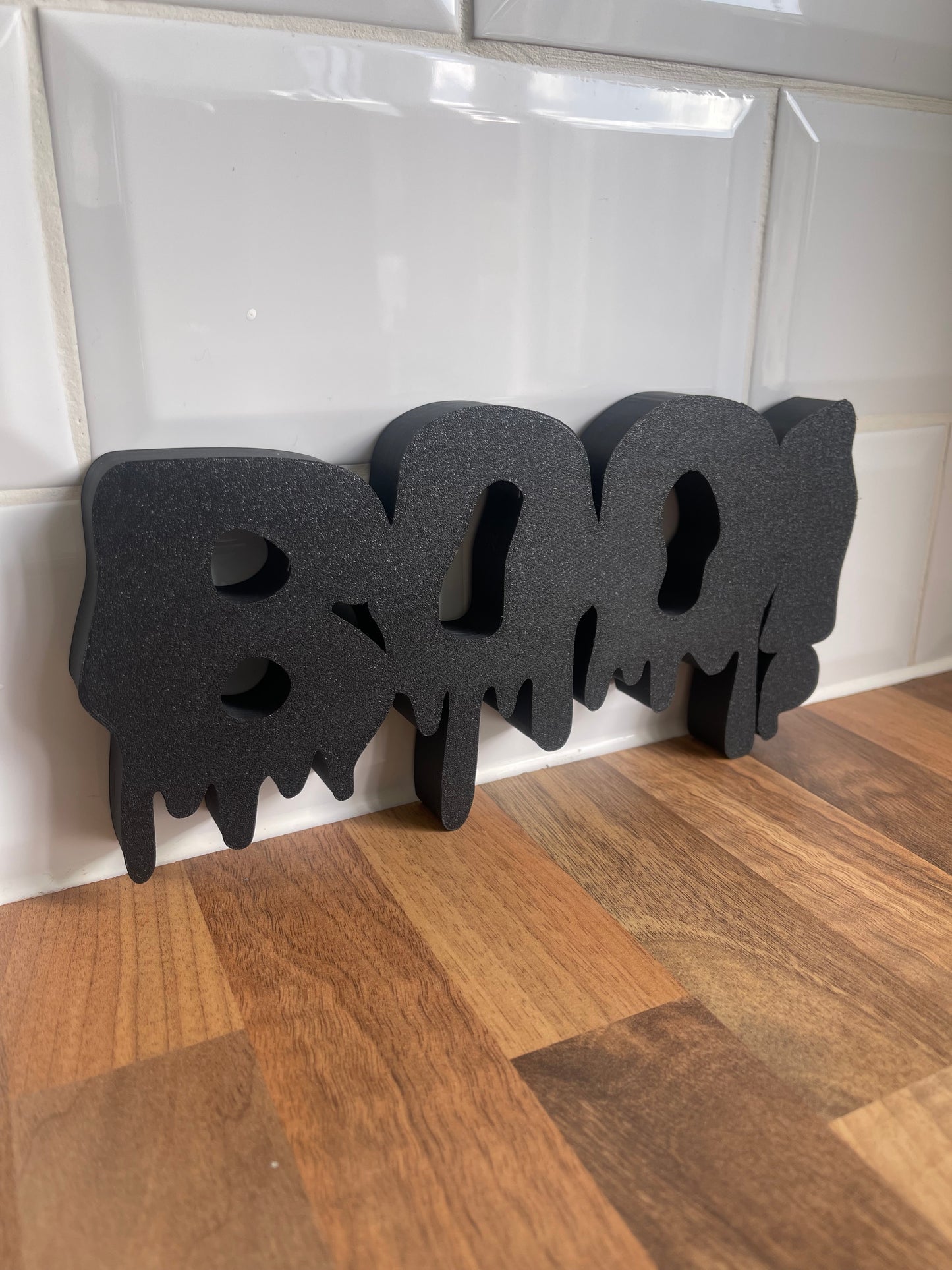 Spooky BOO Sign – Halloween Home Decor, 3D Printed Dripping Letters Ornament, Spooky Party Prop, Scary Text Stand, Kids Party Ornament