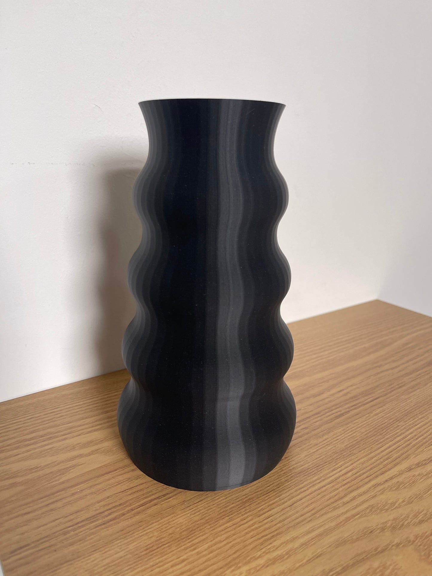 Modern 3DPrinted Vase – Minimalist Wavy Decorative Vase for Faux Flowers & Home Décor Accent, Rippled Vase Gift, Home Mantlepeice, Housewarm