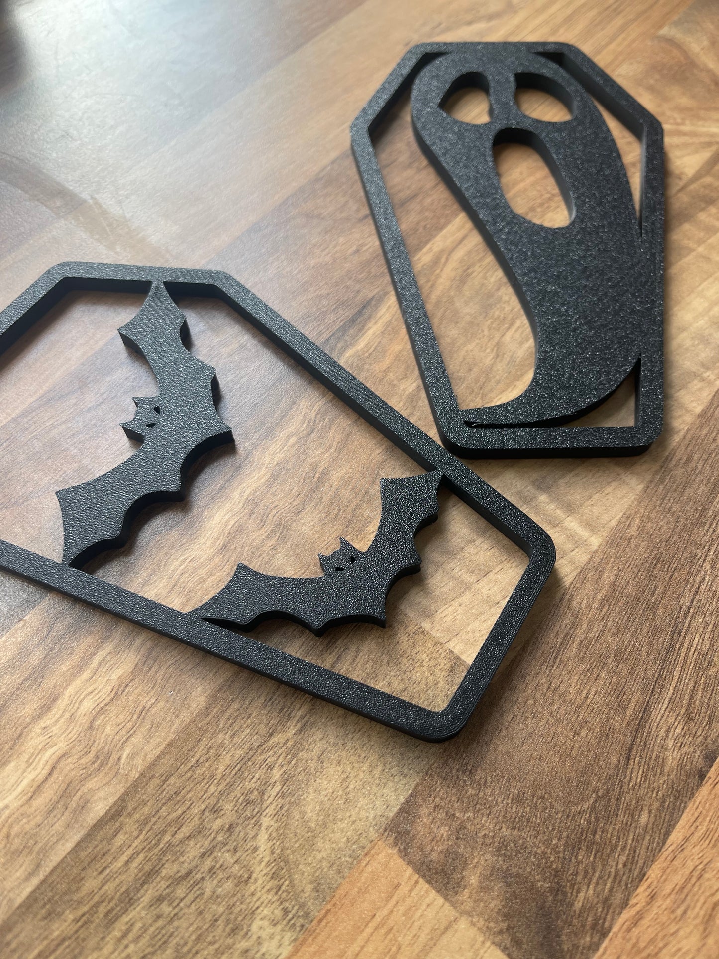 Halloween Coffin Wall Decor – Spooky Bat & Ghost Ornaments, Gothic Home Decorations, Creepy Gothic Decor, Kids Party Decor, Spooky Season