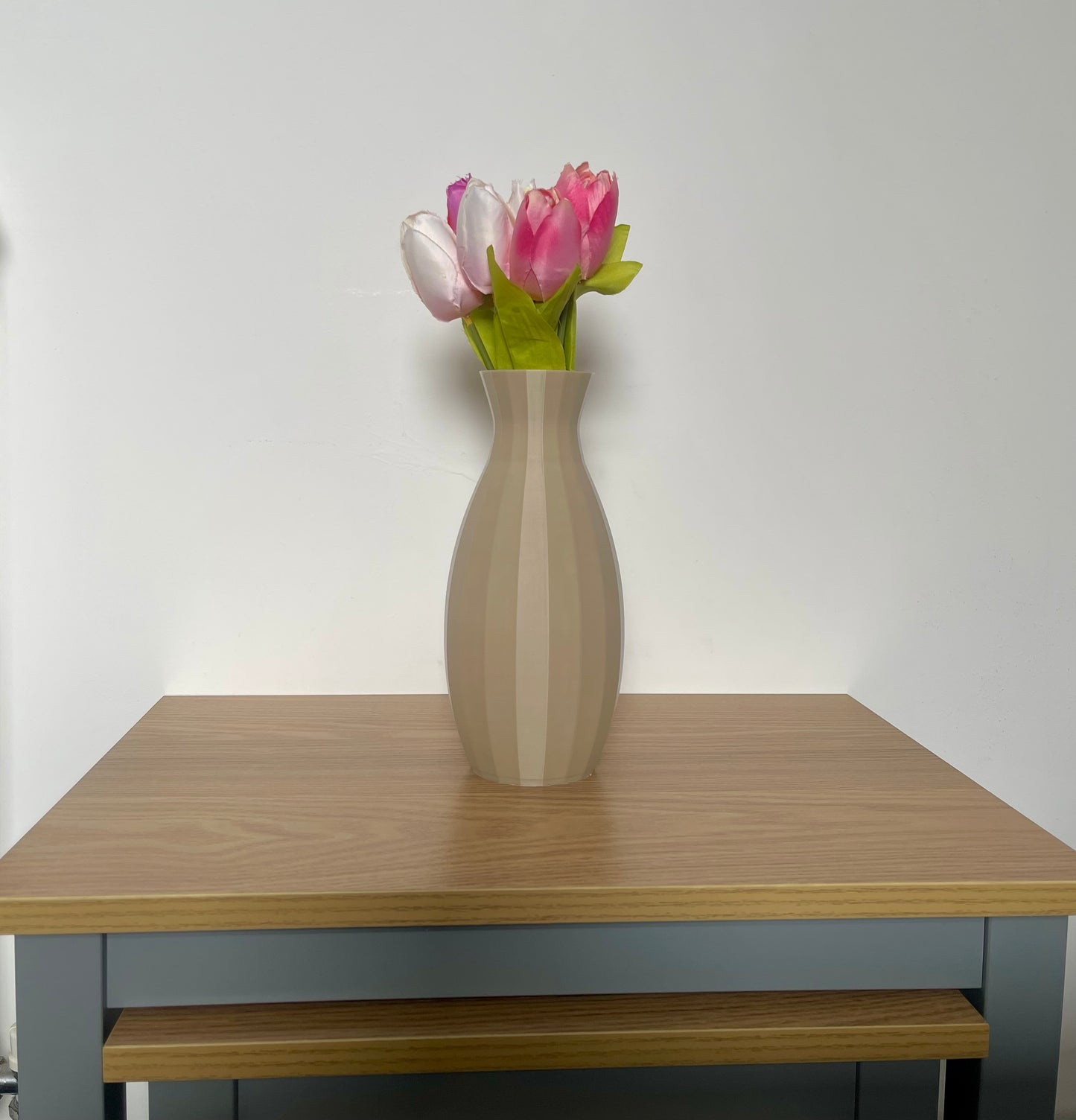 3D Printed Minimalist Vase – Ideal for Fresh Flowers or Faux Stems