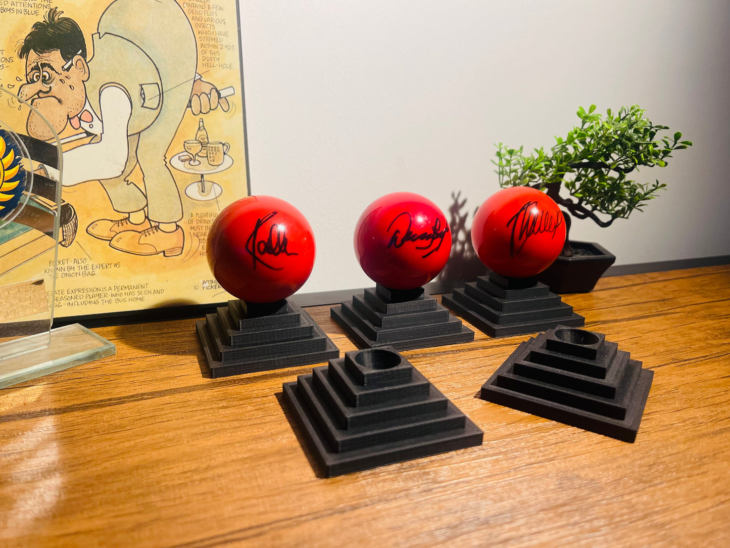 Snooker Ball Stand - Pool Ball Display Holder for Man Cave Decor & Games Room Accessories