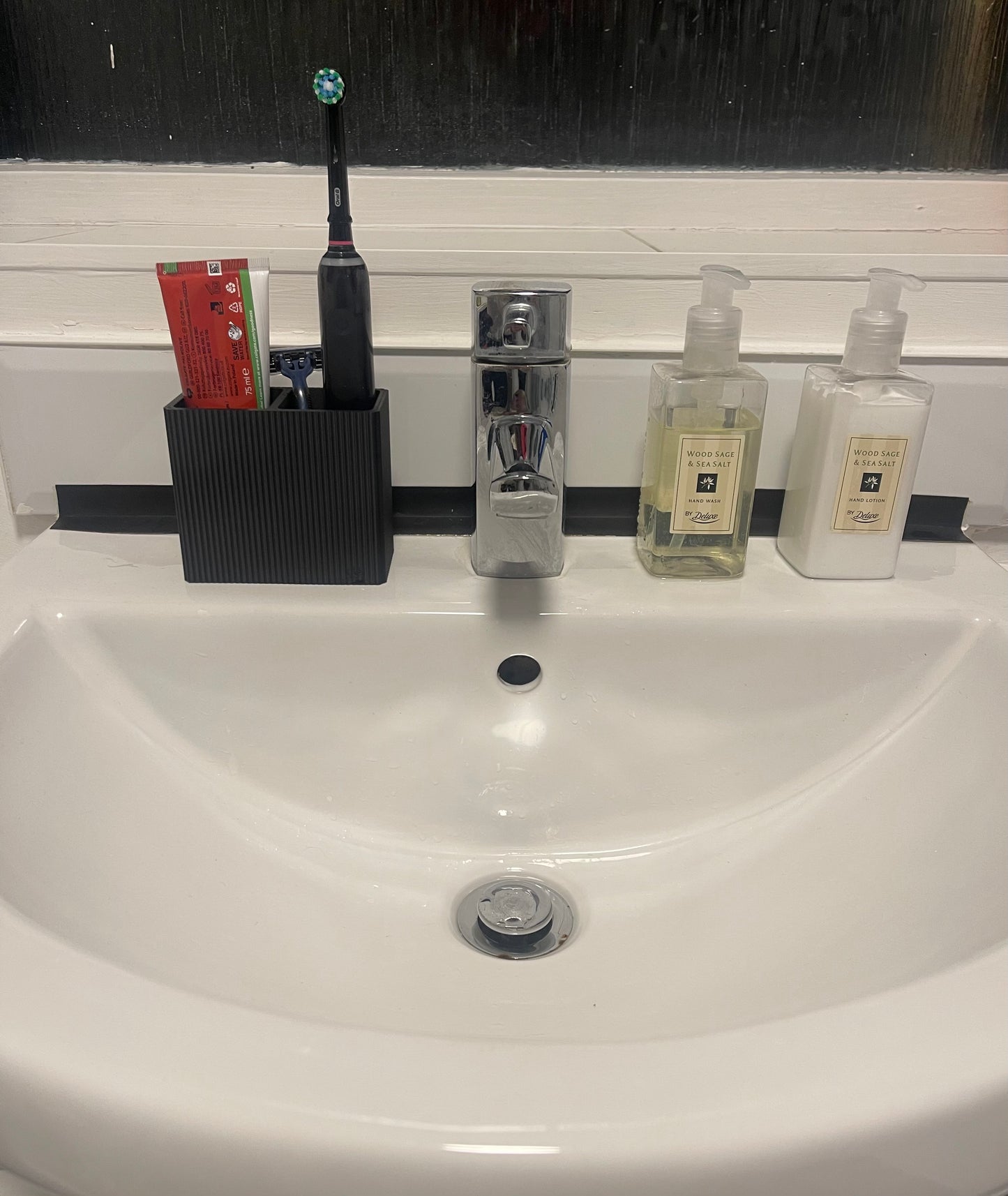 Unique Toothbrush Organizer for Modern Bathroom Design - Toothbrush Storage Solution | 3D Printed Holder | Decorative Sink | Toothpaste Storage