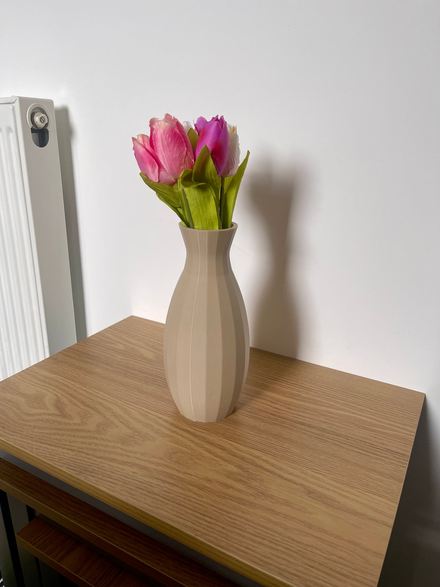 3D Printed Minimalist Vase – Ideal for Fresh Flowers or Faux Stems