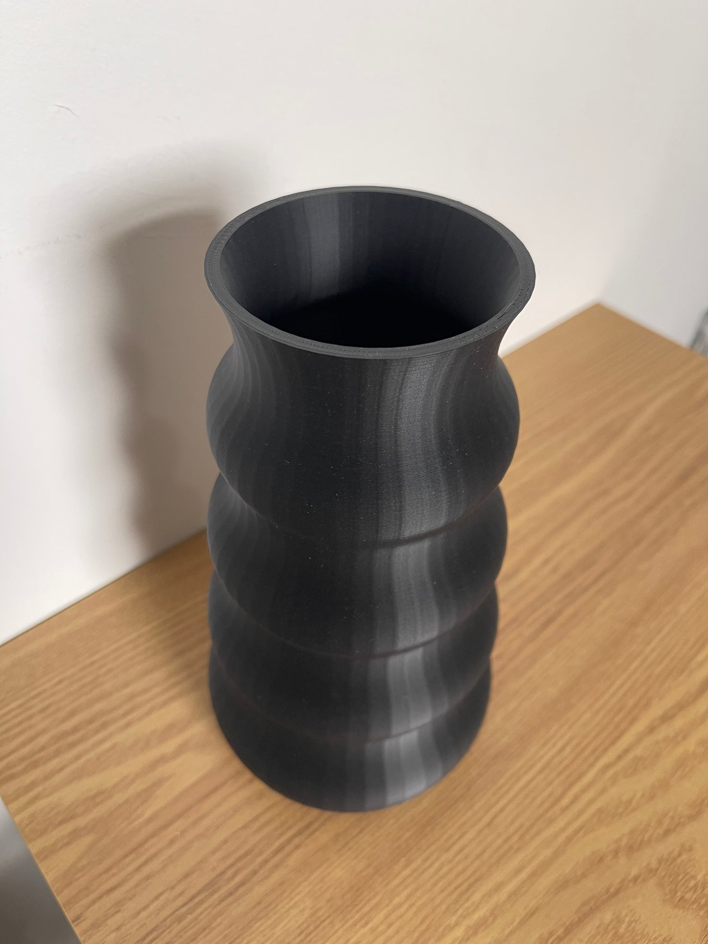 Modern 3DPrinted Vase – Minimalist Wavy Decorative Vase for Faux Flowers & Home Décor Accent, Rippled Vase Gift, Home Mantlepeice, Housewarm