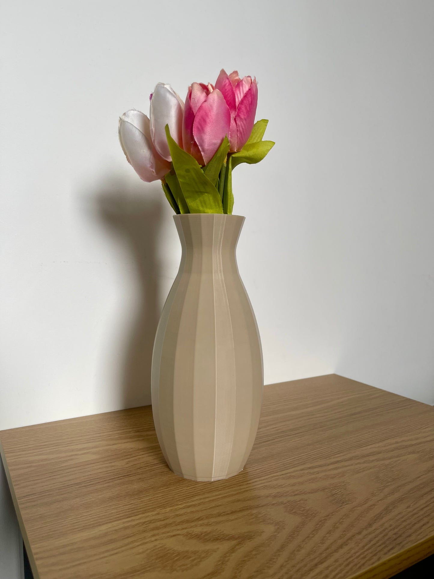 3D Printed Minimalist Vase – Ideal for Fresh Flowers or Faux Stems