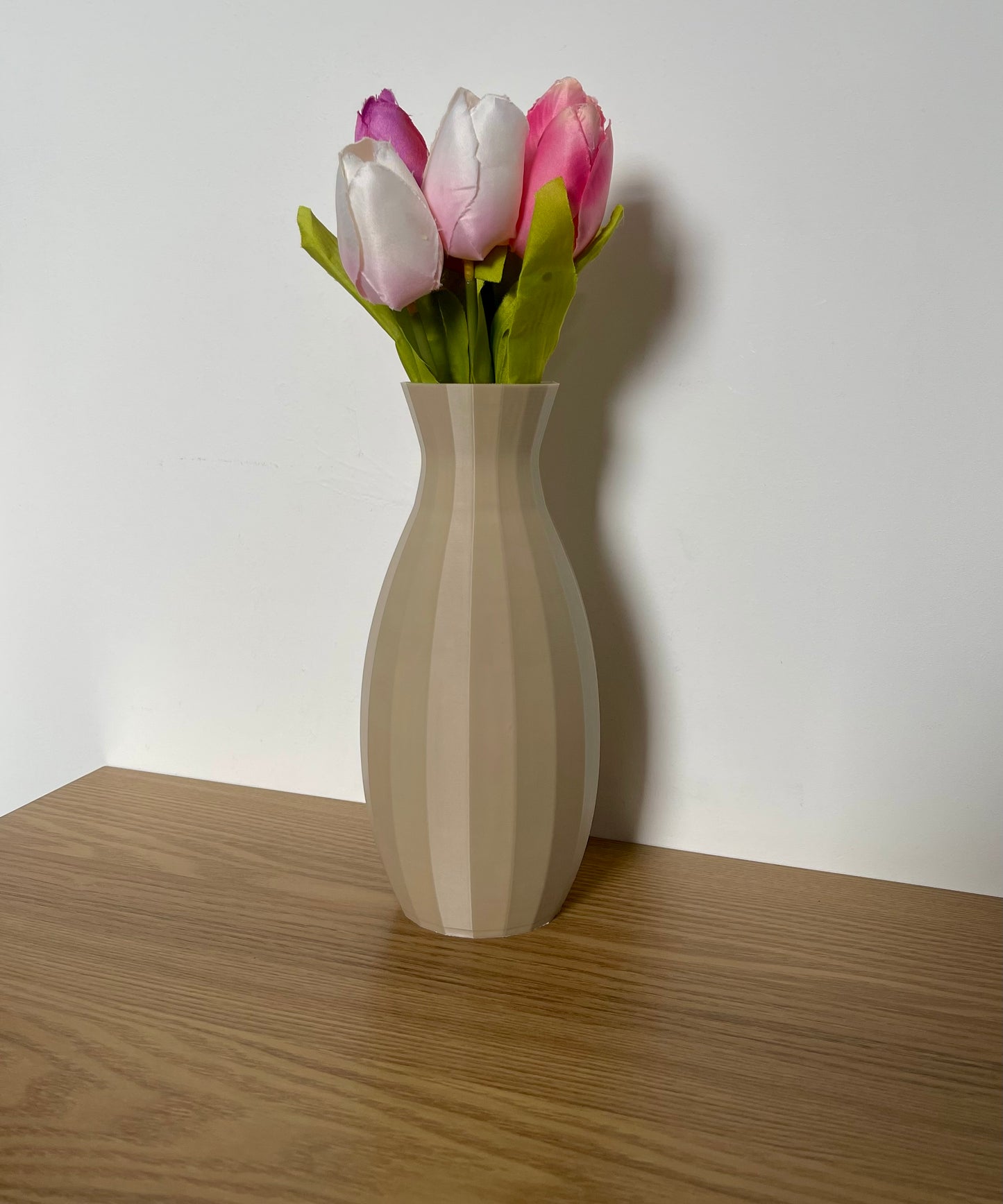 3D Printed Minimalist Vase – Ideal for Fresh Flowers or Faux Stems