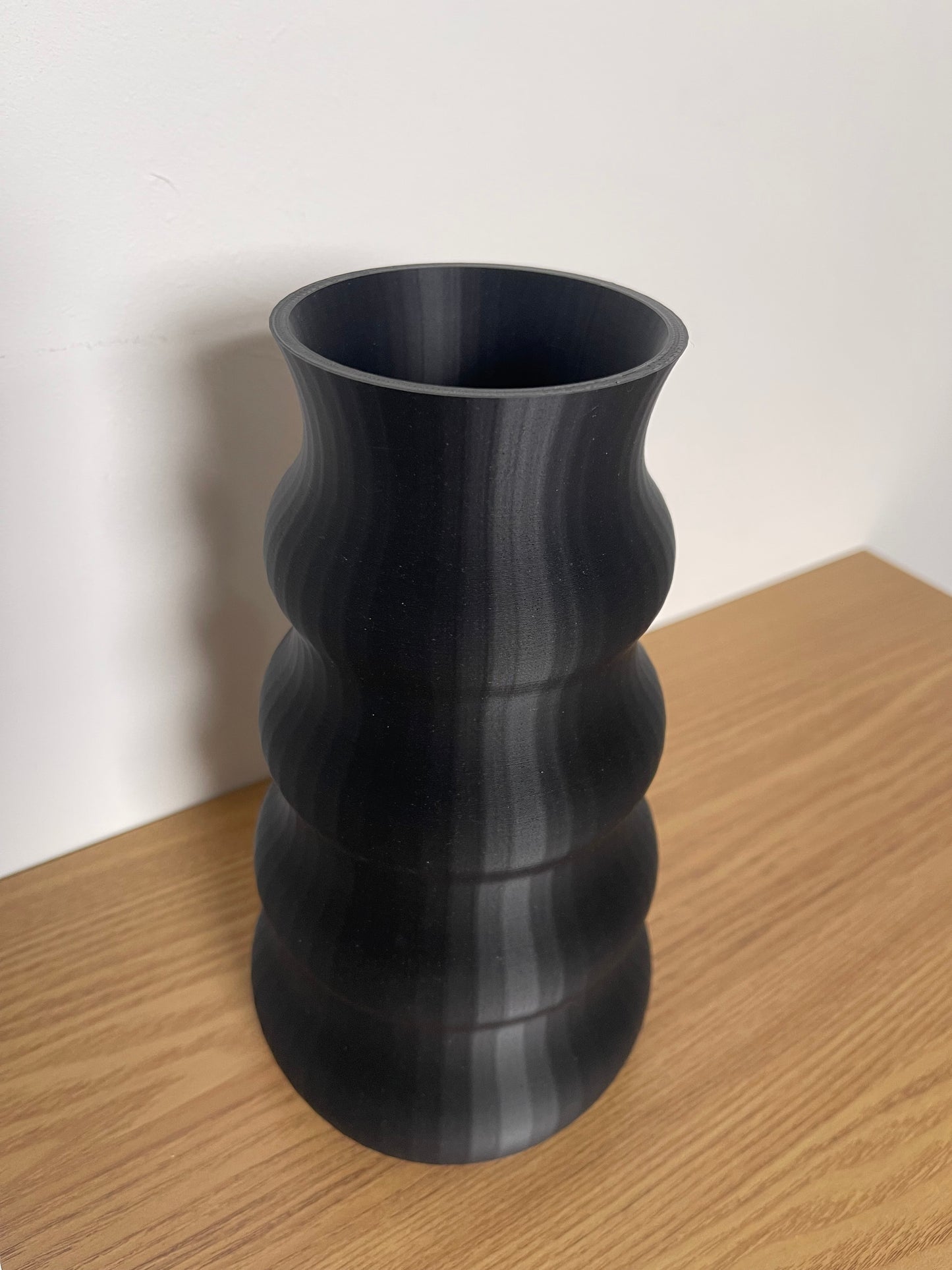 Modern 3DPrinted Vase – Minimalist Wavy Decorative Vase for Faux Flowers & Home Décor Accent, Rippled Vase Gift, Home Mantlepeice, Housewarm