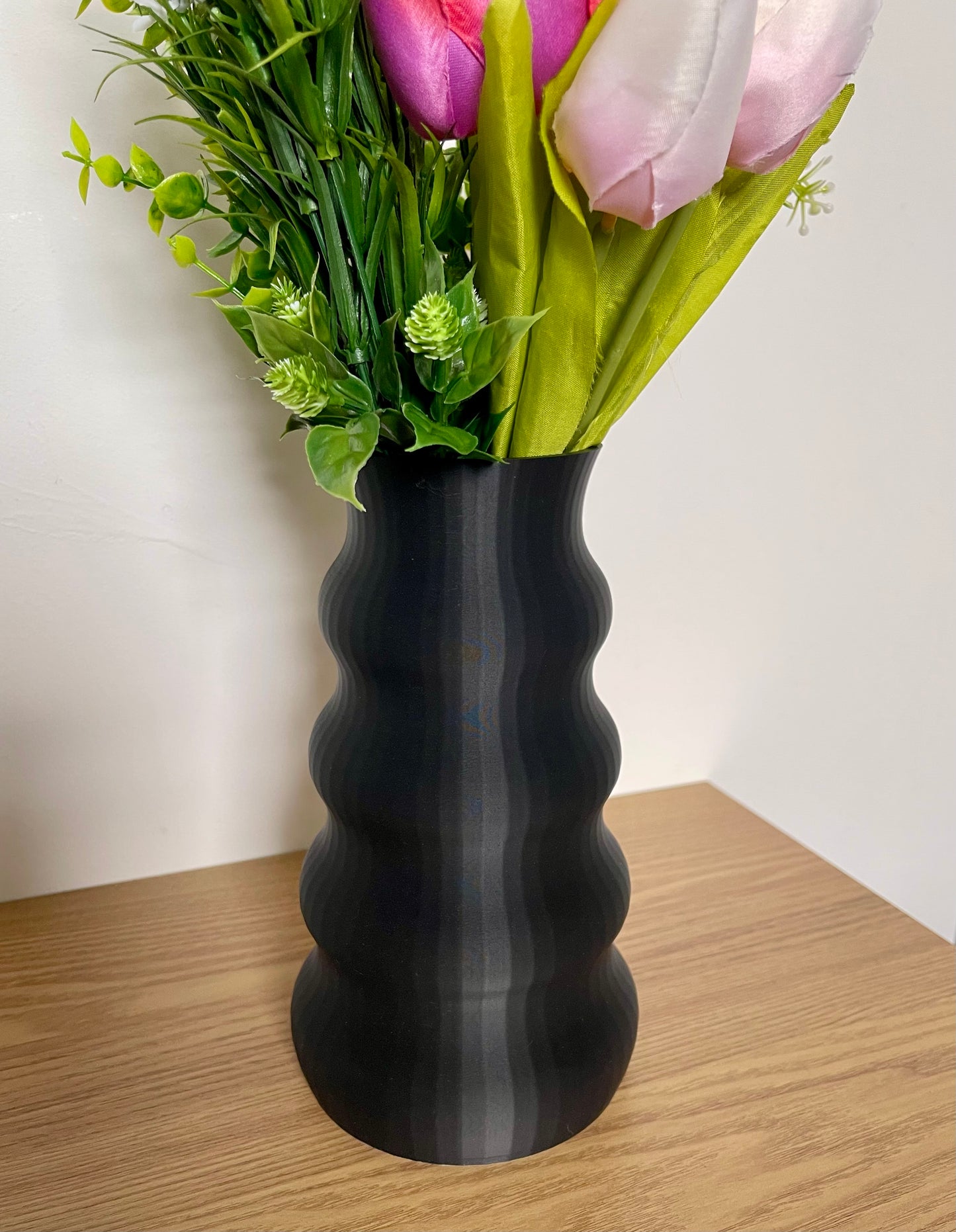 Modern 3DPrinted Vase – Minimalist Wavy Decorative Vase for Faux Flowers & Home Décor Accent, Rippled Vase Gift, Home Mantlepeice, Housewarm