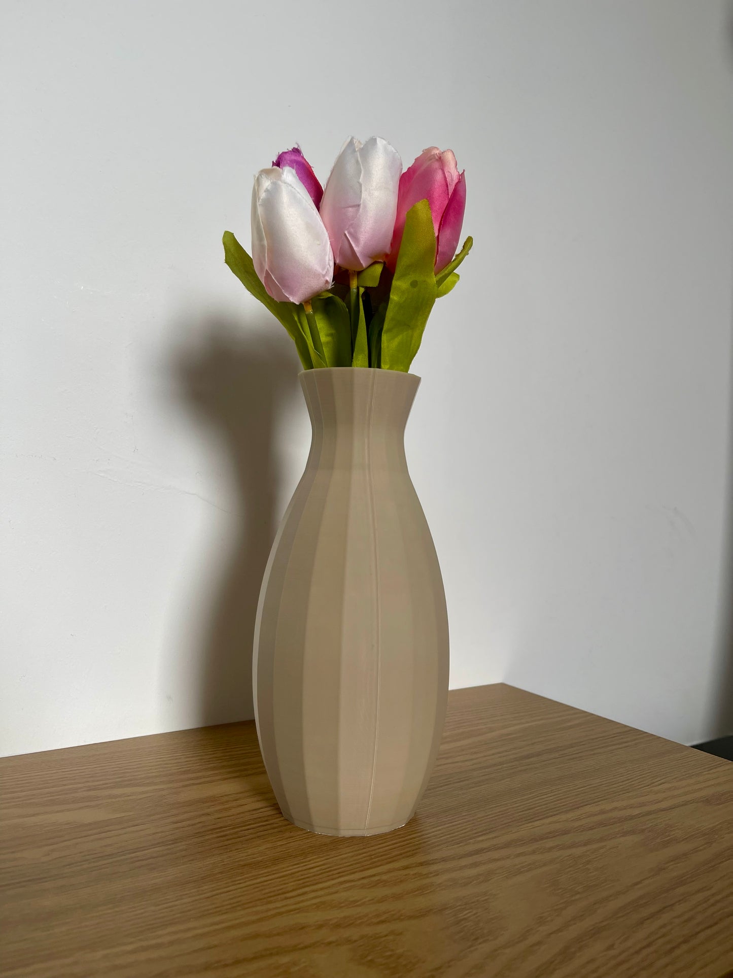 3D Printed Minimalist Vase – Ideal for Fresh Flowers or Faux Stems