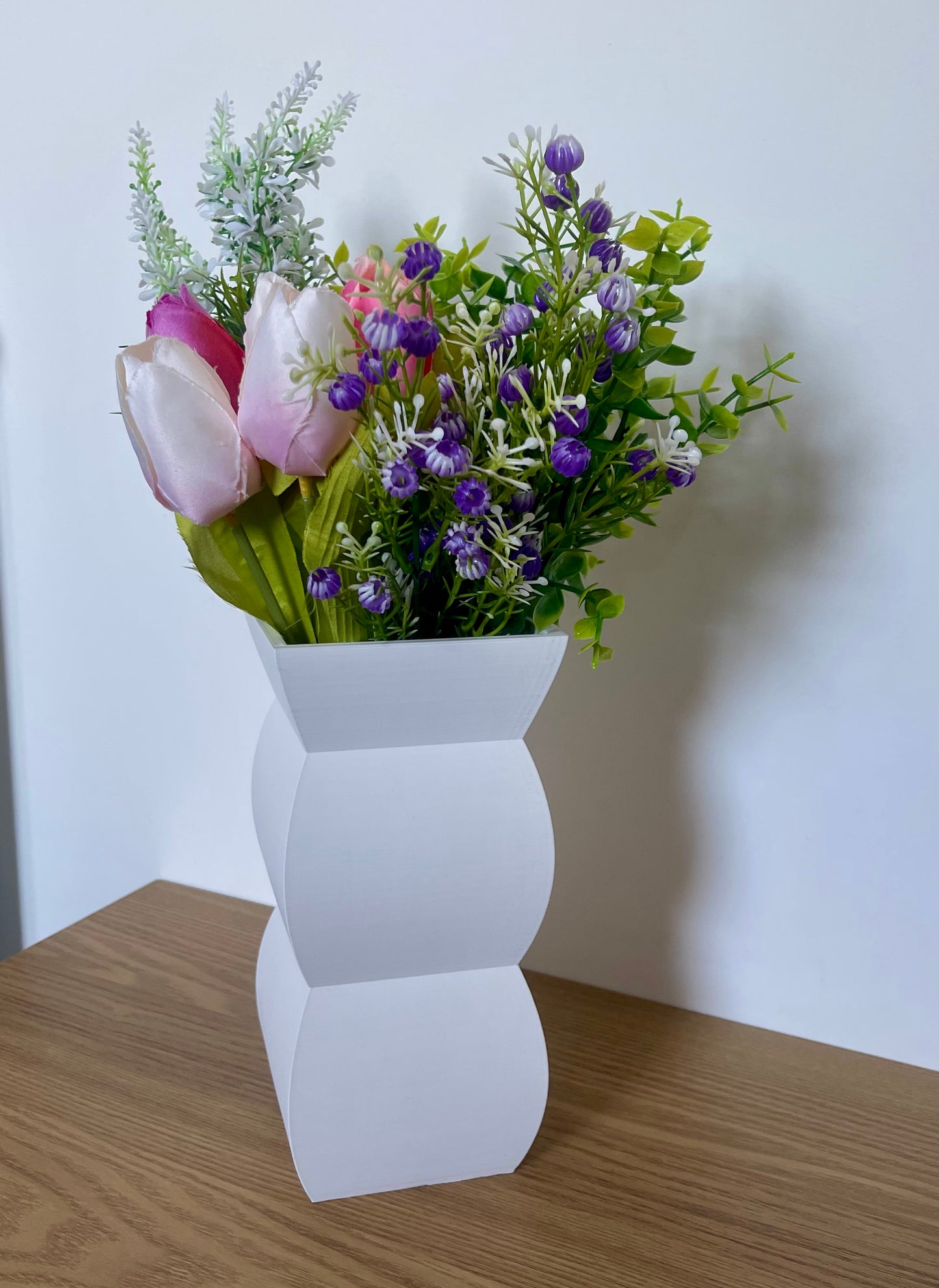 Stylish Modern 3D Printed Vase – Geometric Design Decorative Flower Holder, Minimal Home and Desk Decoration. Unique Housewarming Gifts