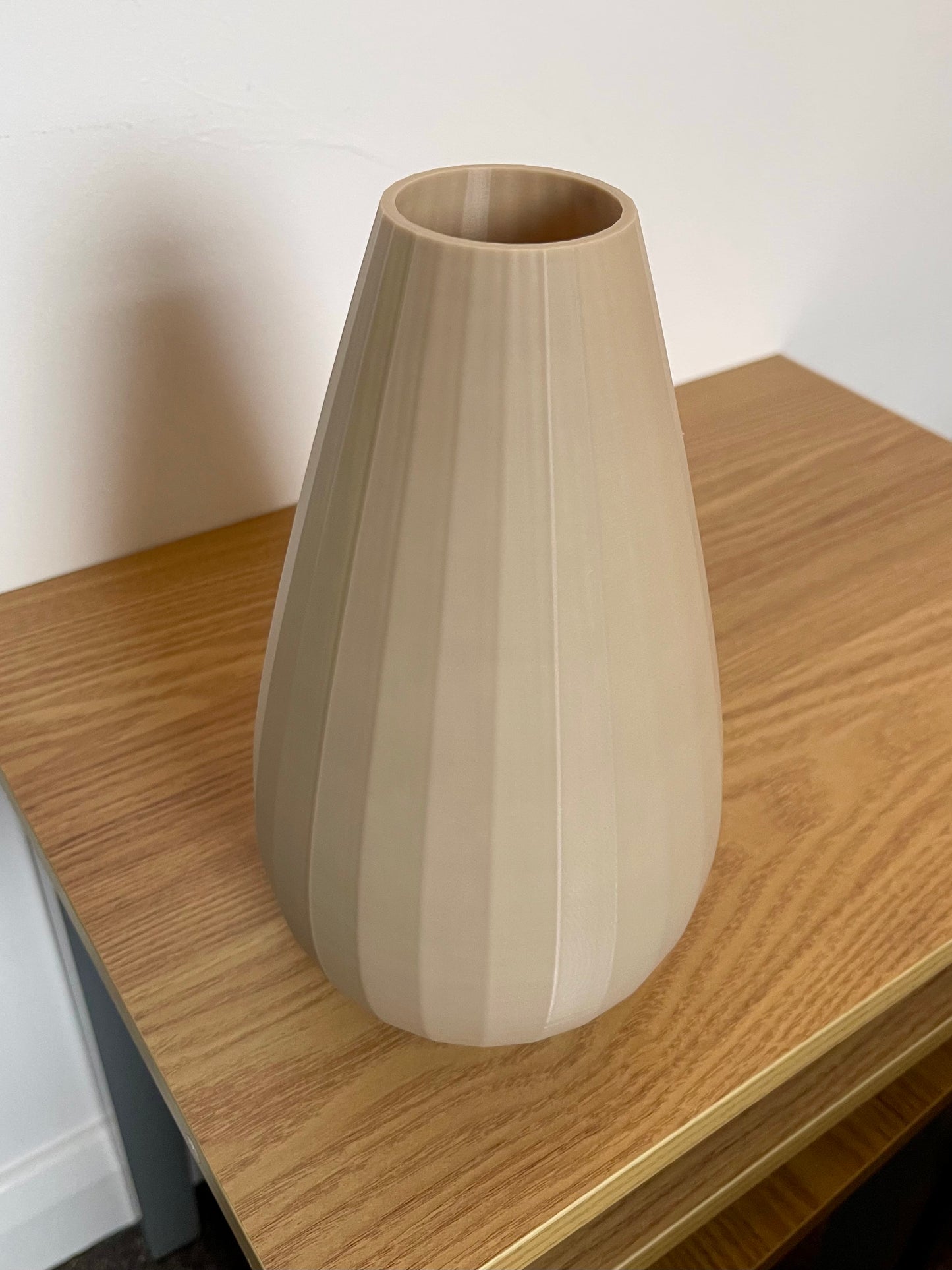 Unique 3D Printed Vase – Elegant Minimal Home Decoration – Tall Faux Flower Holder – Modern Style, Made to Order – Contemporary Design Peice