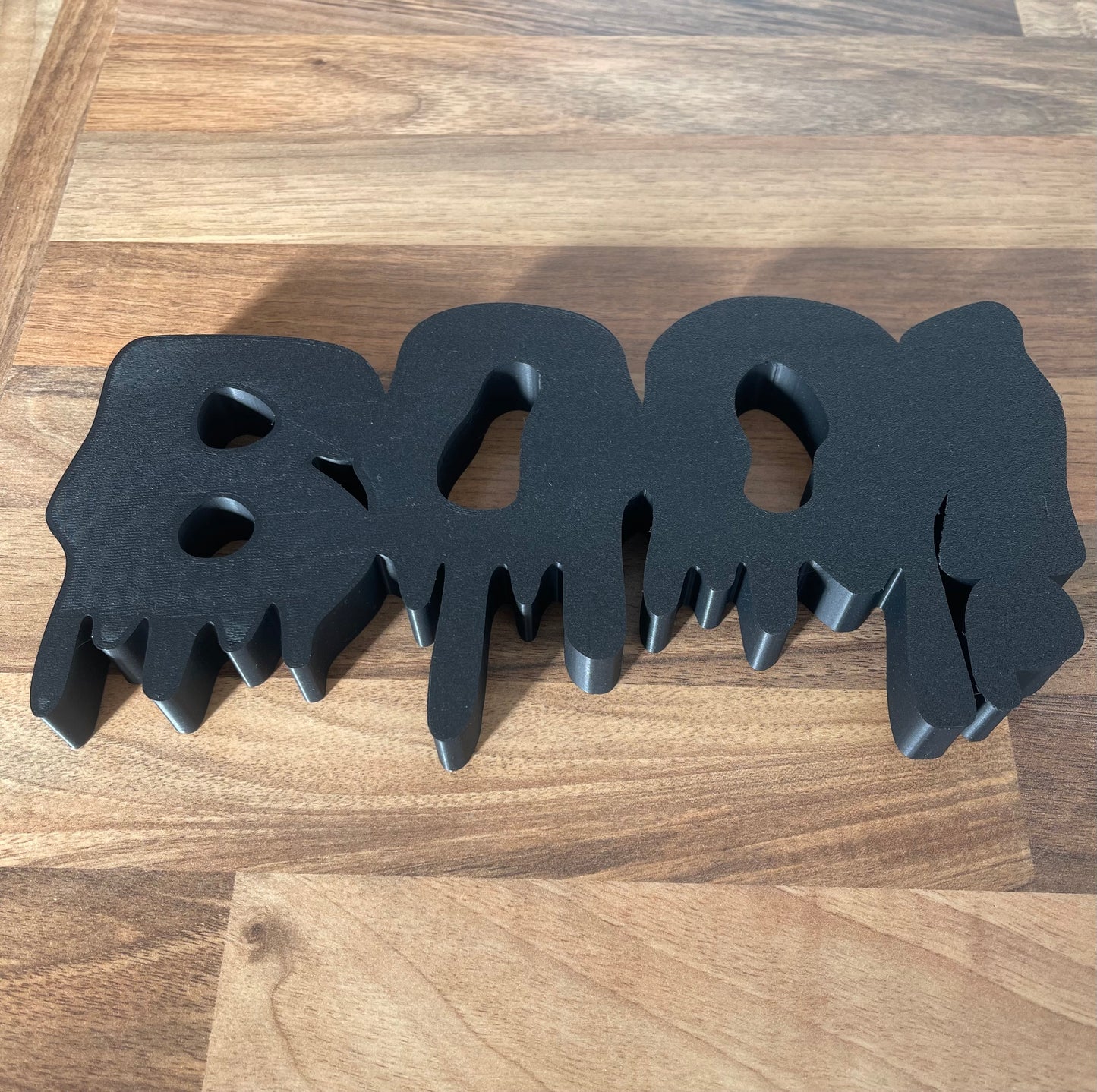 Spooky BOO Sign – Halloween Home Decor, 3D Printed Dripping Letters Ornament, Spooky Party Prop, Scary Text Stand, Kids Party Ornament