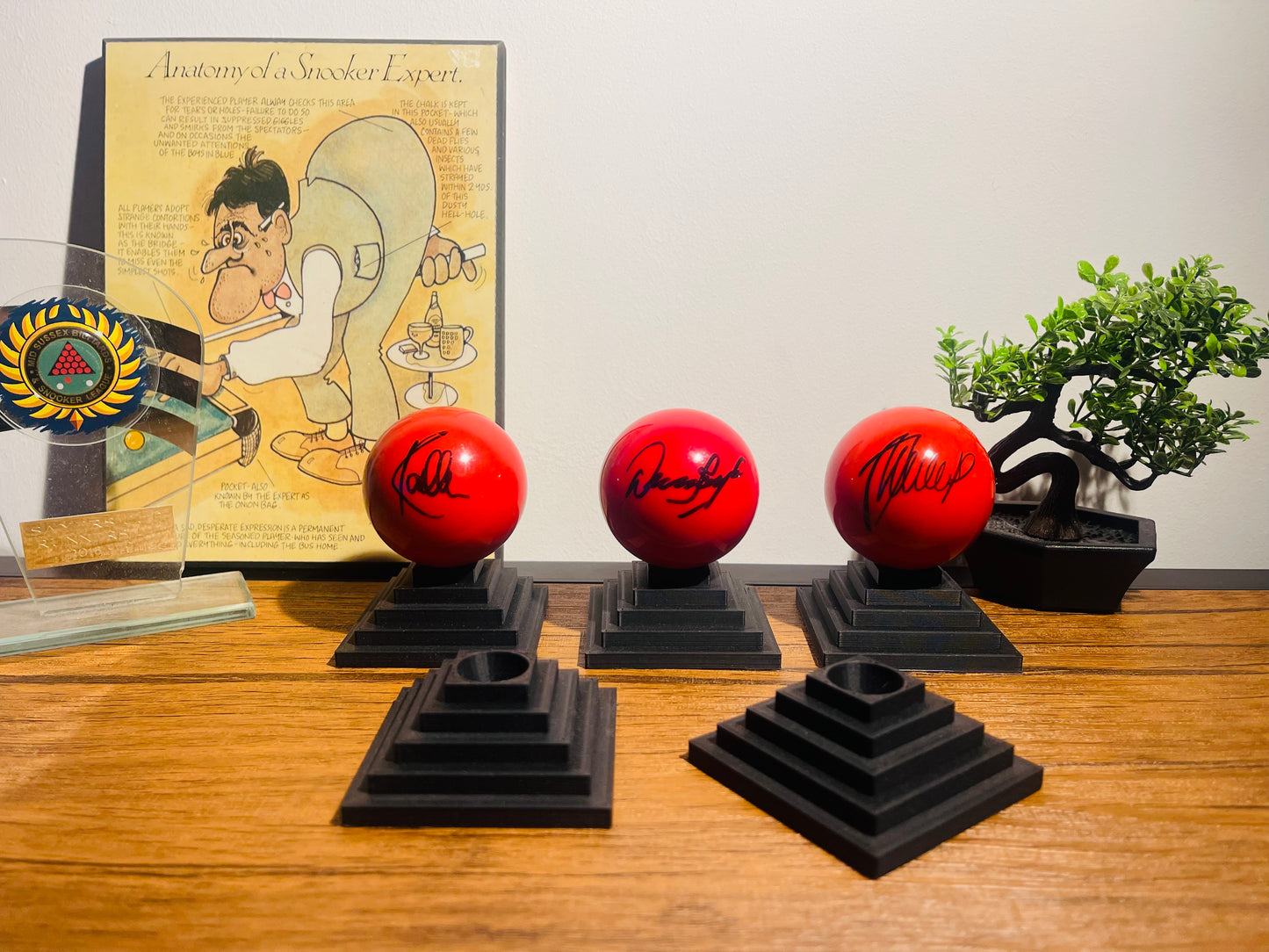 Snooker Ball Stand - Pool Ball Display Holder for Man Cave Decor & Games Room Accessories